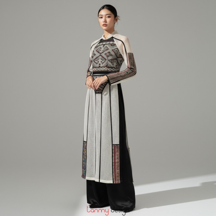 Áo dài lưới ôm, phối thổ cẩm trắng